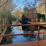 Casa Aan De Plas, Met Sauna En Hottub Of Jacuzzi Panzió Nieuwkoop
