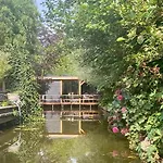 Panzió Casa Aan De Plas, Met Sauna En Hottub Of Jacuzzi