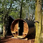 Casa Aan De Plas, Met Sauna En Hottub Of Jacuzzi Panzió Nieuwkoop