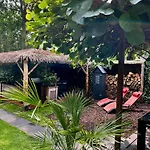 Casa Aan De Plas, Met Sauna En Hottub Of Jacuzzi Panzió Nieuwkoop