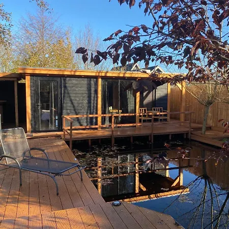 Casa Aan De Plas, Met Sauna En Hottub Of Jacuzzi 3* Nieuwkoop