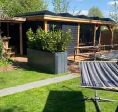 לינה וארוחת בוקר Casa Aan De Plas, Met Sauna En Hottub Of Jacuzzi