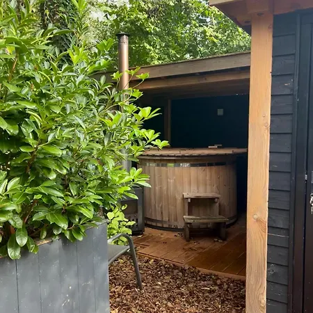 Couette-café Casa Aan De Plas, Met Sauna En Hottub Of Jacuzzi 3*