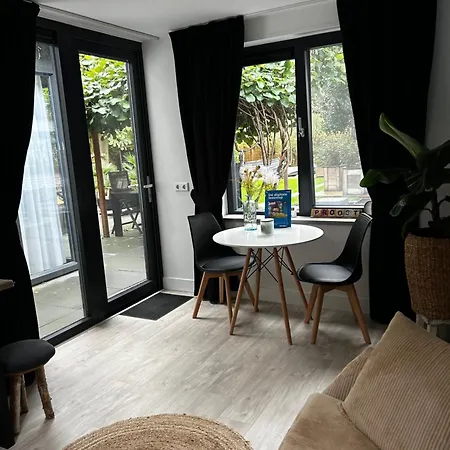 Bed & Breakfast Casa Aan De Plas, Met Sauna En Hottub Of Jacuzzi 3*