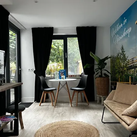 Panzió Casa Aan De Plas, Met Sauna En Hottub Of Jacuzzi Nieuwkoop