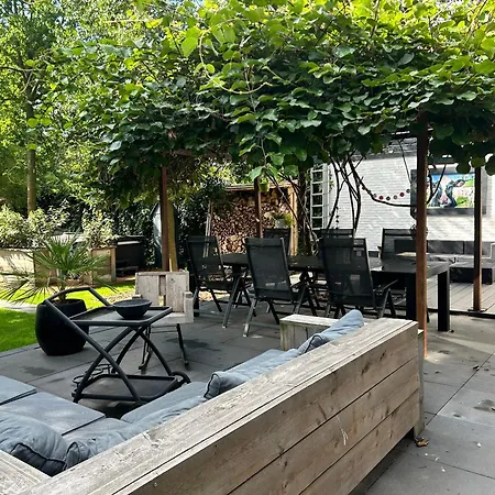 Casa Aan De Plas, Met Sauna En Hottub Of Jacuzzi Bed & Breakfast 3*