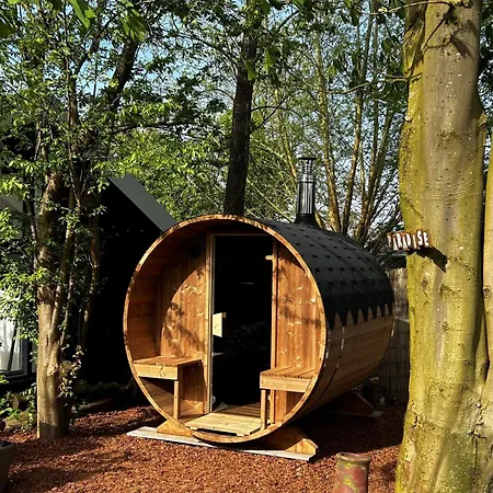 Casa Aan De Plas, Met Sauna En Hottub Of Jacuzzi 住宿加早餐酒店 Nieuwkoop