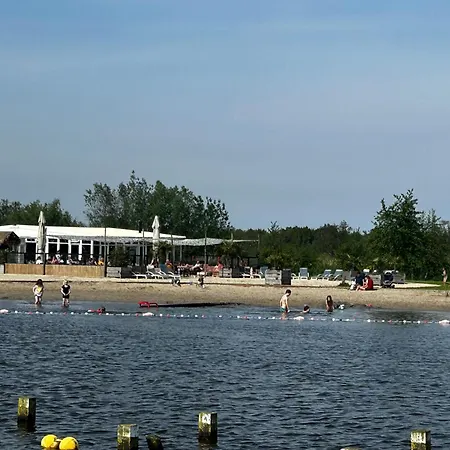 Casa Aan De Plas, Met Sauna En Hottub Of Jacuzzi Frühstückspension