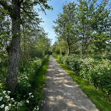 Casa Aan De Plas, Met Sauna En Hottub Of Jacuzzi 3*