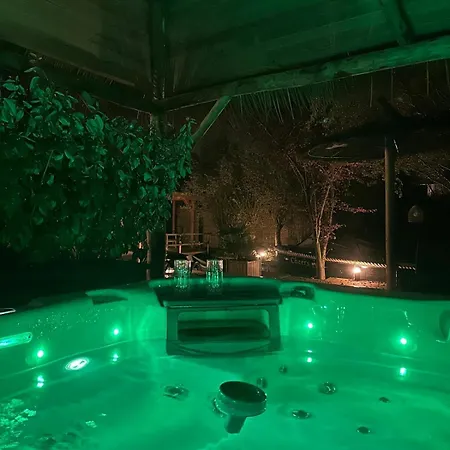 Casa Aan De Plas, Met Sauna En Hottub Of Jacuzzi Frühstückspension Nieuwkoop