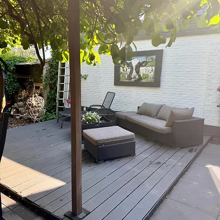 Casa Aan De Plas, Met Sauna En Hottub Of Jacuzzi 3*