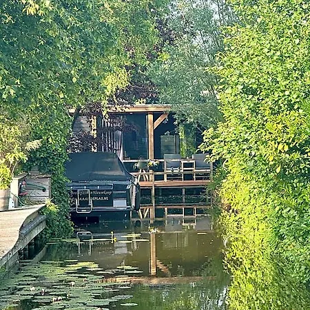 Casa Aan De Plas, Met Sauna En Hottub Of Jacuzzi Nieuwkoop