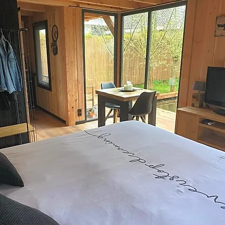 Alojamento de Acomodação e Pequeno-almoço Casa Aan De Plas, Met Sauna En Hottub Of Jacuzzi 3*