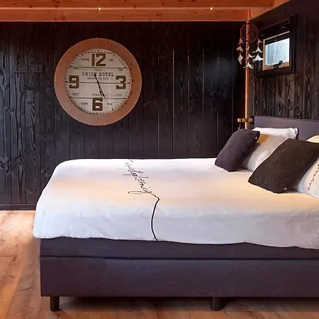 Casa Aan De Plas, Met Sauna En Hottub Of Jacuzzi Alojamento de Acomodação e Pequeno-almoço 3*