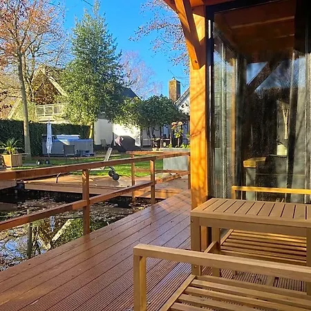 Casa Aan De Plas, Met Sauna En Hottub Of Jacuzzi 3*