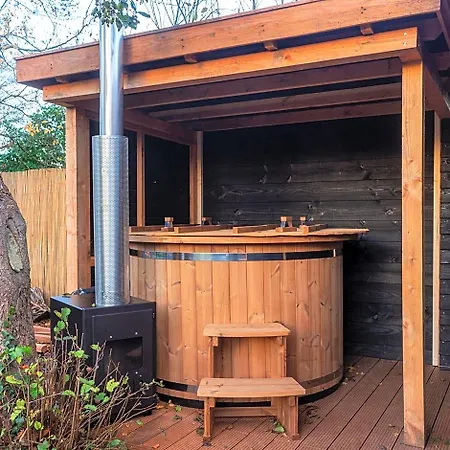 Casa Aan De Plas, Met Sauna En Hottub Of Jacuzzi Alojamento de Acomodação e Pequeno-almoço Nieuwkoop