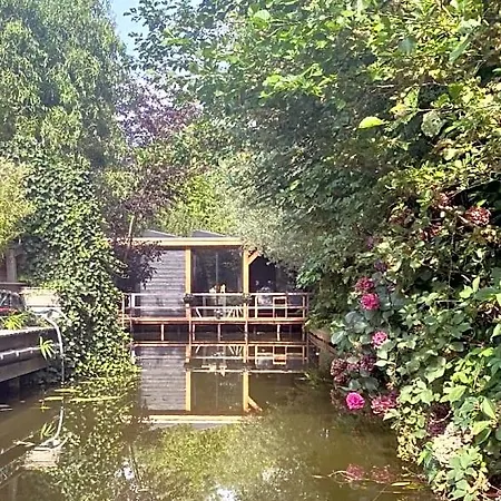 Casa Aan De Plas, Met Sauna En Hottub Of Jacuzzi 3*