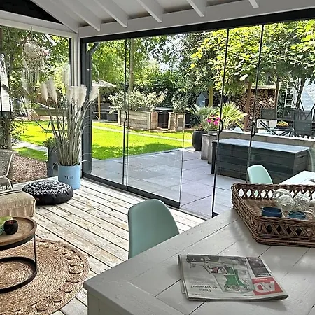Casa Aan De Plas, Met Sauna En Hottub Of Jacuzzi Nieuwkoop
