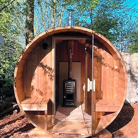 Casa Aan De Plas, Met Sauna En Hottub Of Jacuzzi Nieuwkoop