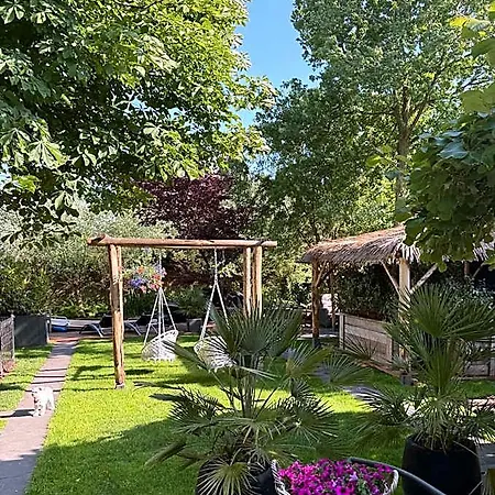 Alojamento de Acomodação e Pequeno-almoço Casa Aan De Plas, Met Sauna En Hottub Of Jacuzzi