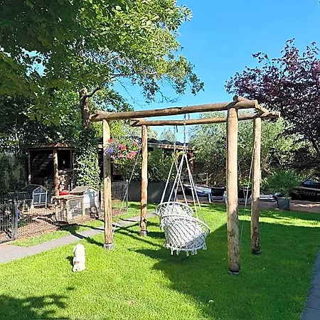 Casa Aan De Plas, Met Sauna En Hottub Of Jacuzzi Alojamento de Acomodação e Pequeno-almoço Nieuwkoop