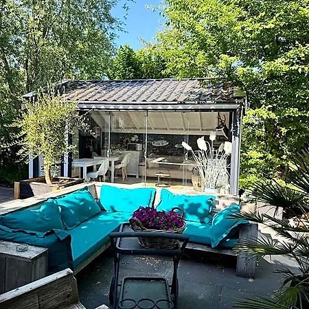 Casa Aan De Plas, Met Sauna En Hottub Of Jacuzzi Alojamento de Acomodação e Pequeno-almoço 3*