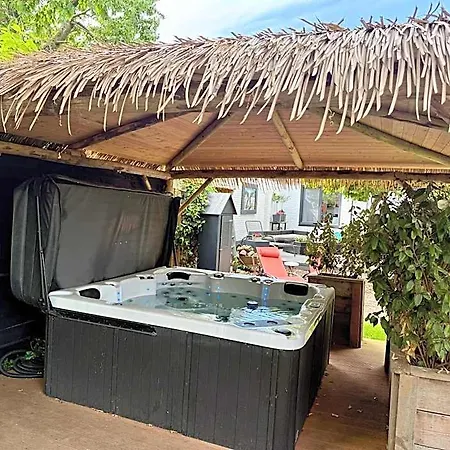 Casa Aan De Plas, Met Sauna En Hottub Of Jacuzzi Alojamento de Acomodação e Pequeno-almoço
