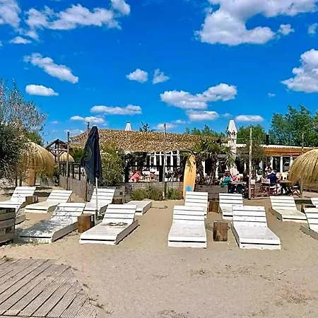 Alojamento de Acomodação e Pequeno-almoço Casa Aan De Plas, Met Sauna En Hottub Of Jacuzzi Nieuwkoop