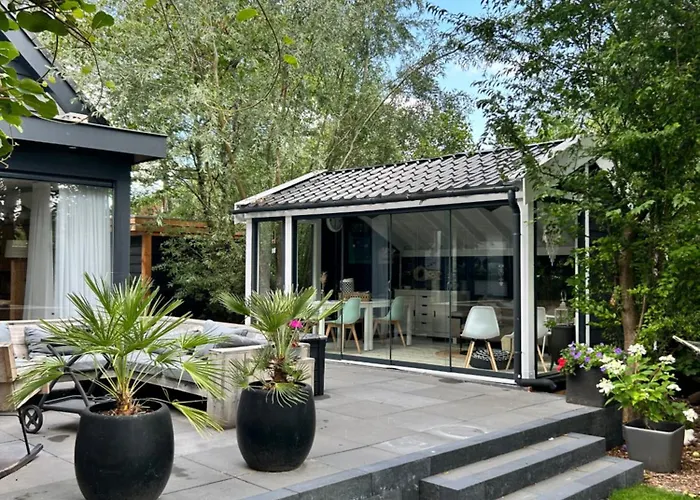 Casa Aan De Plas, Met Sauna En Hottub Of Jacuzzi 3*