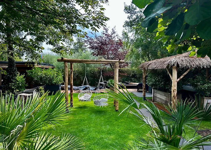 فندق مبيت وإفطار Casa Aan De Plas, Met Sauna En Hottub Of Jacuzzi Nieuwkoop