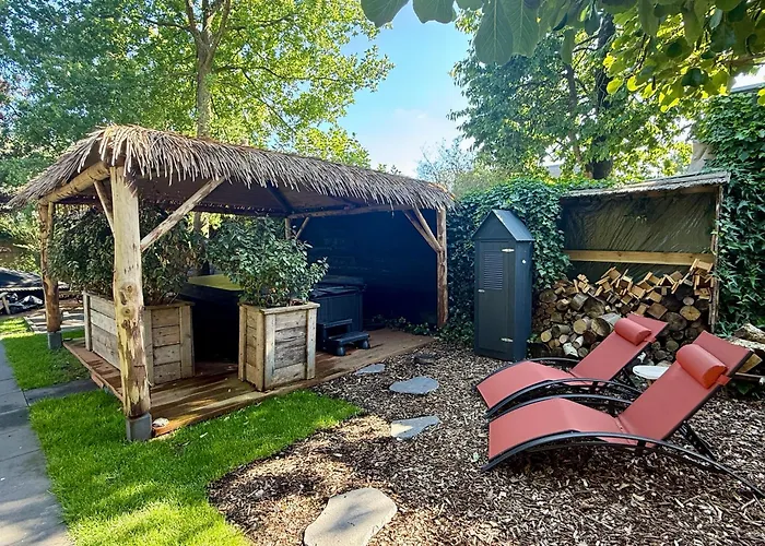 فندق مبيت وإفطار Casa Aan De Plas, Met Sauna En Hottub Of Jacuzzi Nieuwkoop