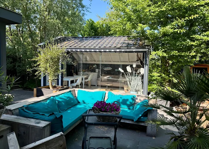 Casa Aan De Plas, Met Sauna En Hottub Of Jacuzzi Nieuwkoop