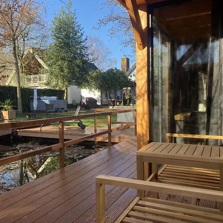 Casa Aan De Plas, Met Sauna En Hottub Of Jacuzzi 3*