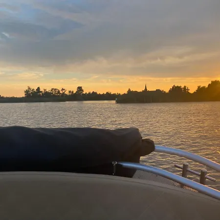 Bed & Breakfast Casa Aan De Plas, Met Sauna En Hottub Of Jacuzzi Nieuwkoop