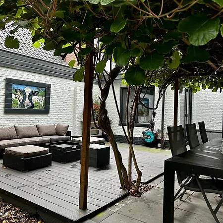Casa Aan De Plas, Met Sauna En Hottub Of Jacuzzi Couette-café *