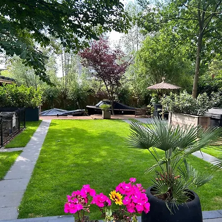 Casa Aan De Plas, Met Sauna En Hottub Of Jacuzzi Bed & Breakfast