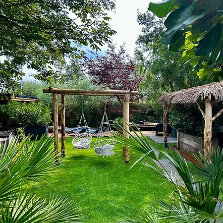 Couette-café Casa Aan De Plas, Met Sauna En Hottub Of Jacuzzi Nieuwkoop