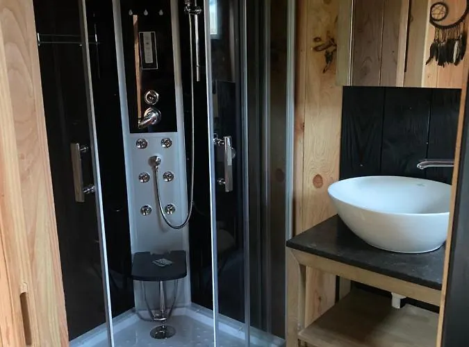 Casa Aan De Plas, Met Sauna En Hottub Of Jacuzzi Couette-café