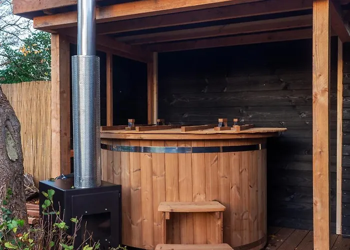 Casa Aan De Plas, Met Sauna En Hottub Of Jacuzzi