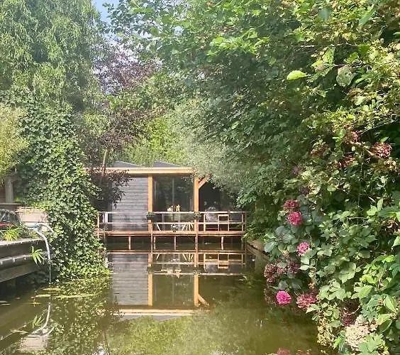 Couette-café Casa Aan De Plas, Met Sauna En Hottub Of Jacuzzi