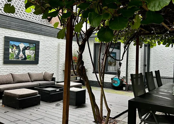 Casa Aan De Plas, Met Sauna En Hottub Of Jacuzzi Couette-café 3*