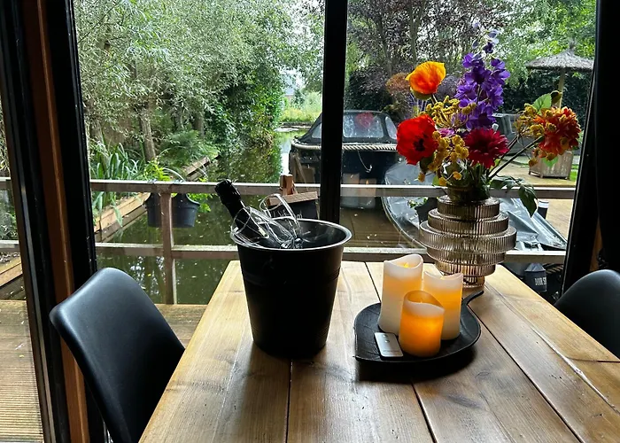 Couette-café Casa Aan De Plas, Met Sauna En Hottub Of Jacuzzi