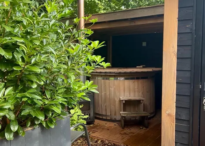 Couette-café Casa Aan De Plas, Met Sauna En Hottub Of Jacuzzi 3*