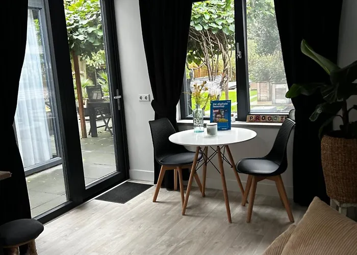 Couette-café Casa Aan De Plas, Met Sauna En Hottub Of Jacuzzi 3*