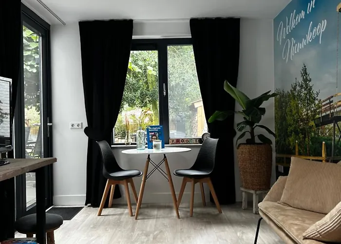 Couette-café Casa Aan De Plas, Met Sauna En Hottub Of Jacuzzi Nieuwkoop