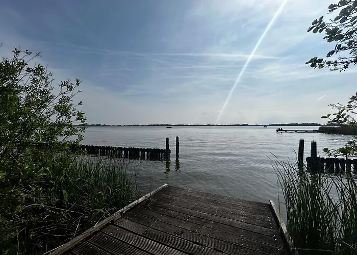 Couette-café Casa Aan De Plas, Met Sauna En Hottub Of Jacuzzi