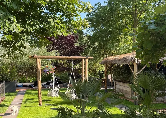 Casa Aan De Plas, Met Sauna En Hottub Of Jacuzzi Couette-café 3*